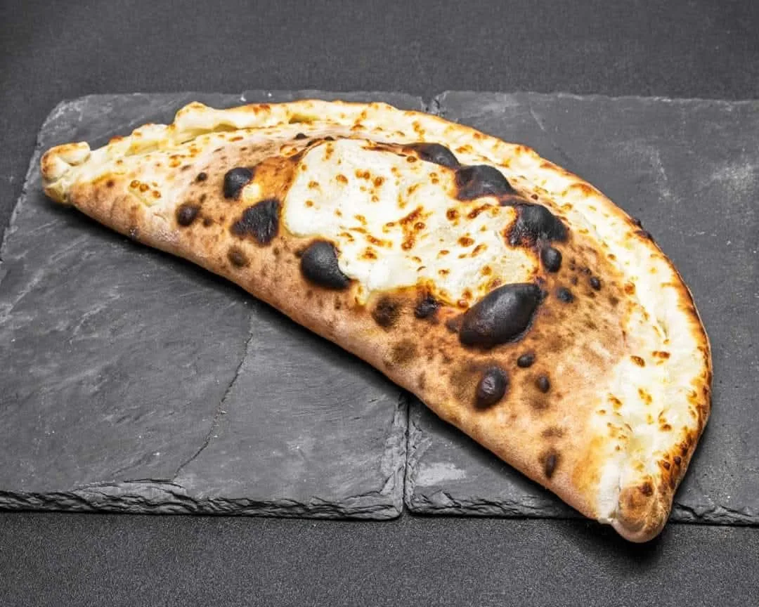 Calzone au feu de bois - Le Vénitien, Marseille 13005