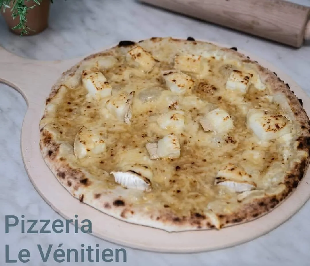Pizza blanche poulet et champignons au feu de bois - Le Vénitien, Marseille 13005